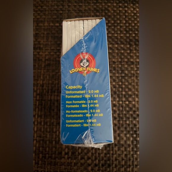 Looney Tunes 10-3.5” Diskettes Volume One, 5 Character Designs. Sealed. - Picture 2 of 3